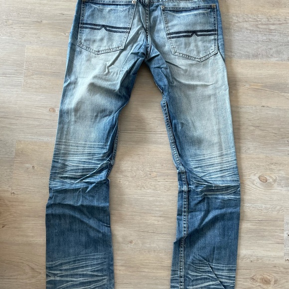 Men’s Buffalo Jeans - Picture 2 of 3